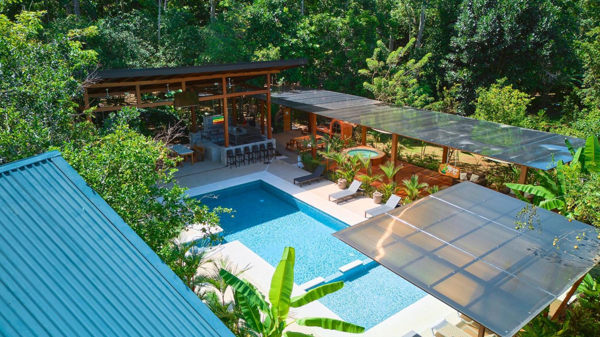 Casa Coki - Modern Pool Steps From The Holiday home *